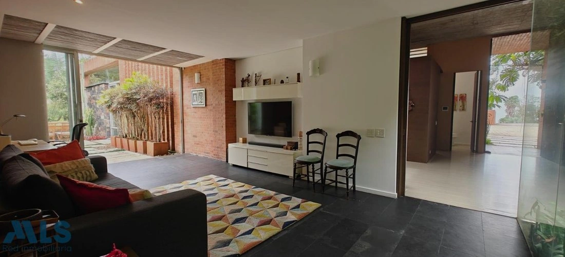 Дом 413 m2 с джакузи в Медельине, Колумбия