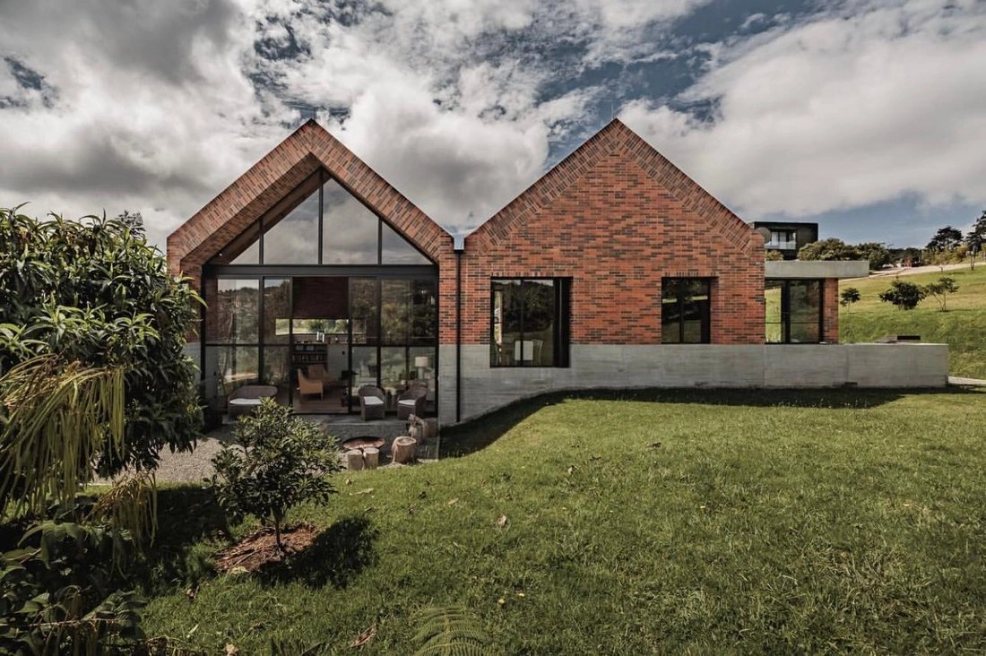 Дом 500 m2 с садом в Медельине, Колумбия