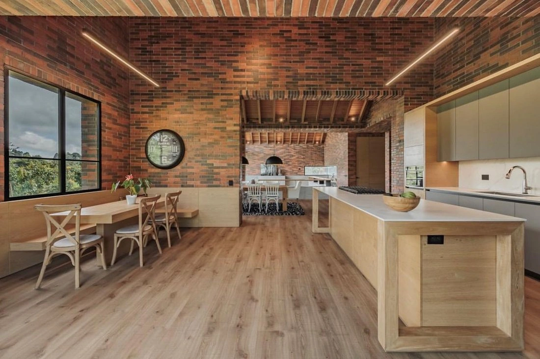 Дом 500 m2 с садом в Медельине, Колумбия