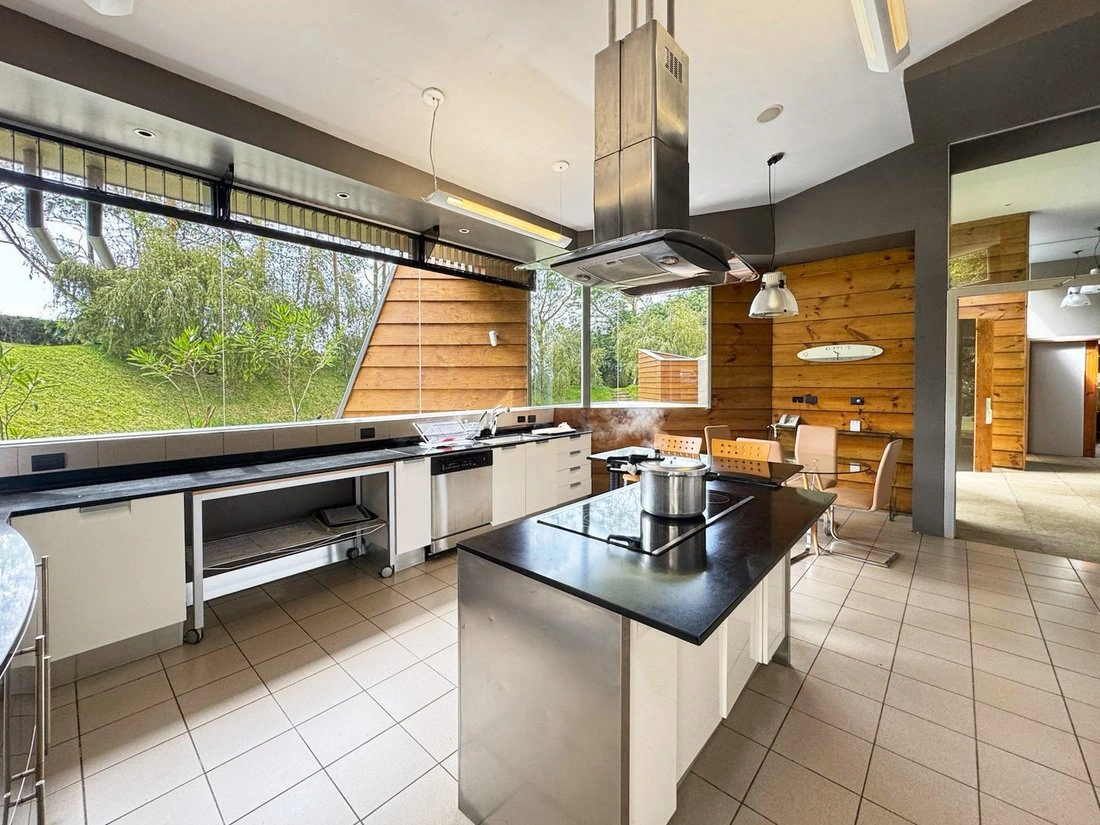 Дом 500 m2 с камином в Cartago, Costa Rica