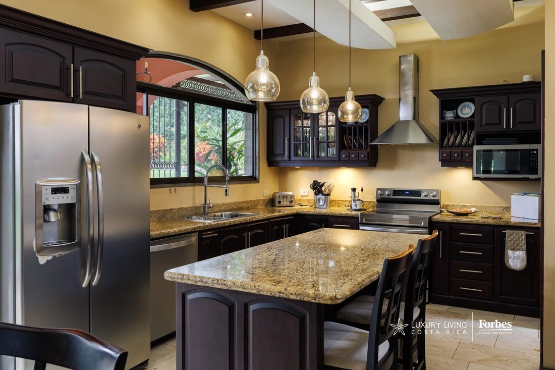 Дом 650 m2 в охраняемом жилом комплексе в Cartago, Costa Rica