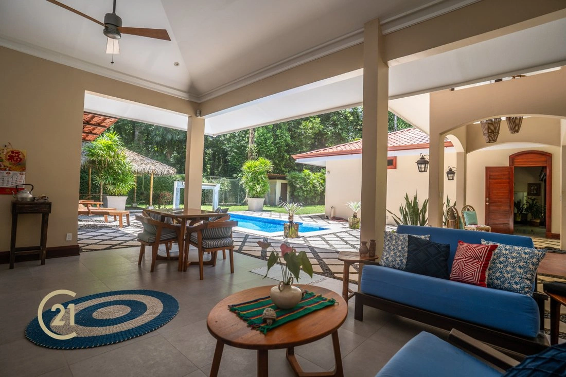 Вилла 300 m2 с открытой кухней в Лимоне, Коста-Рика