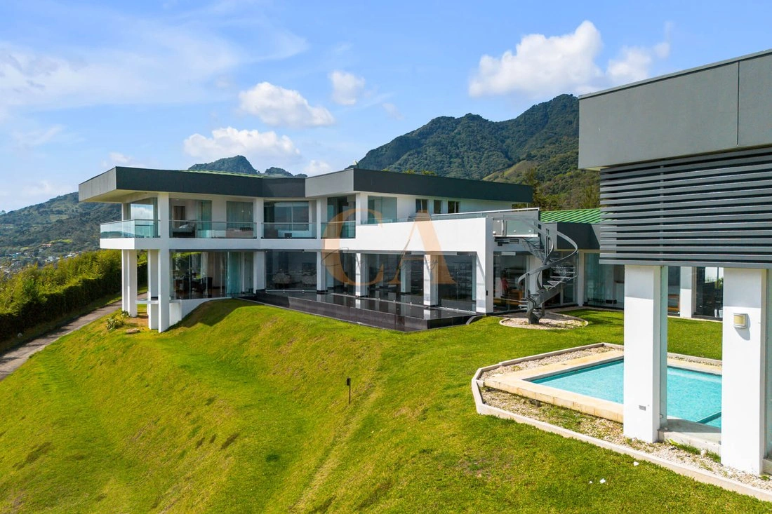 Дом 1100 m2 с садом в Эскасу, Коста-Рика