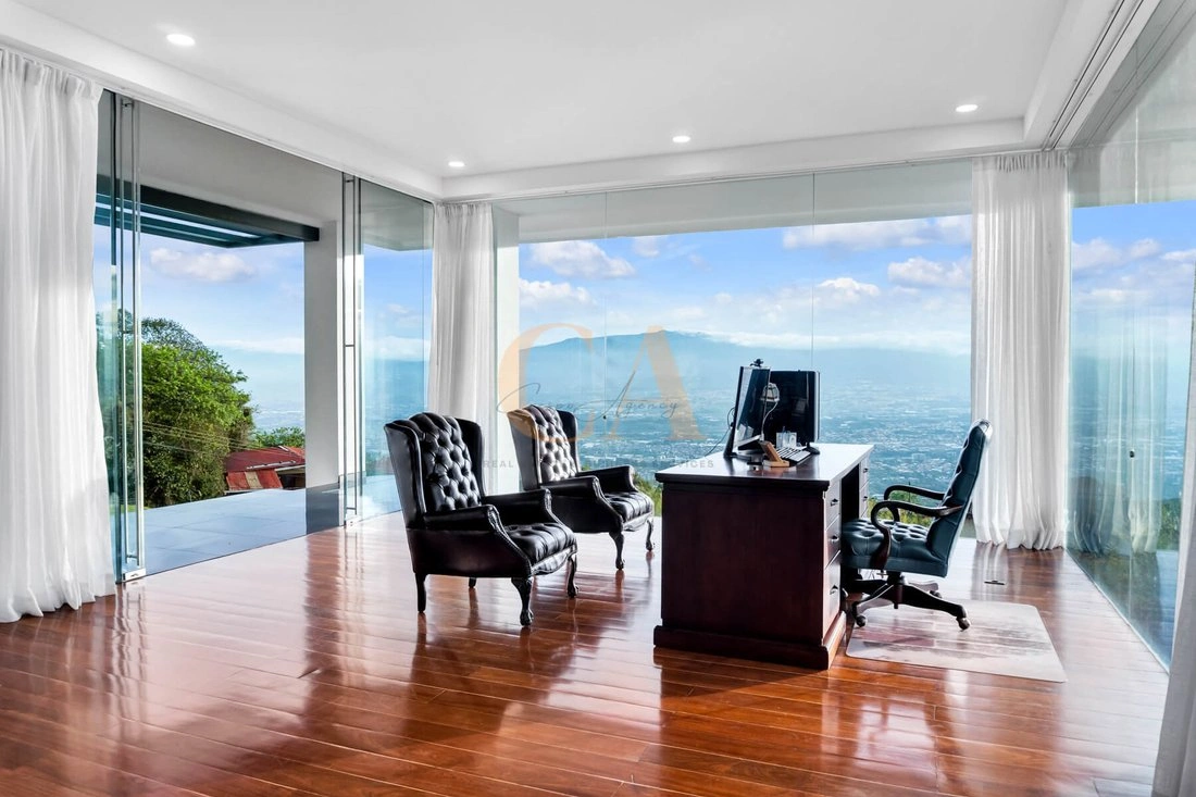 Дом 1100 m2 с садом в Эскасу, Коста-Рика