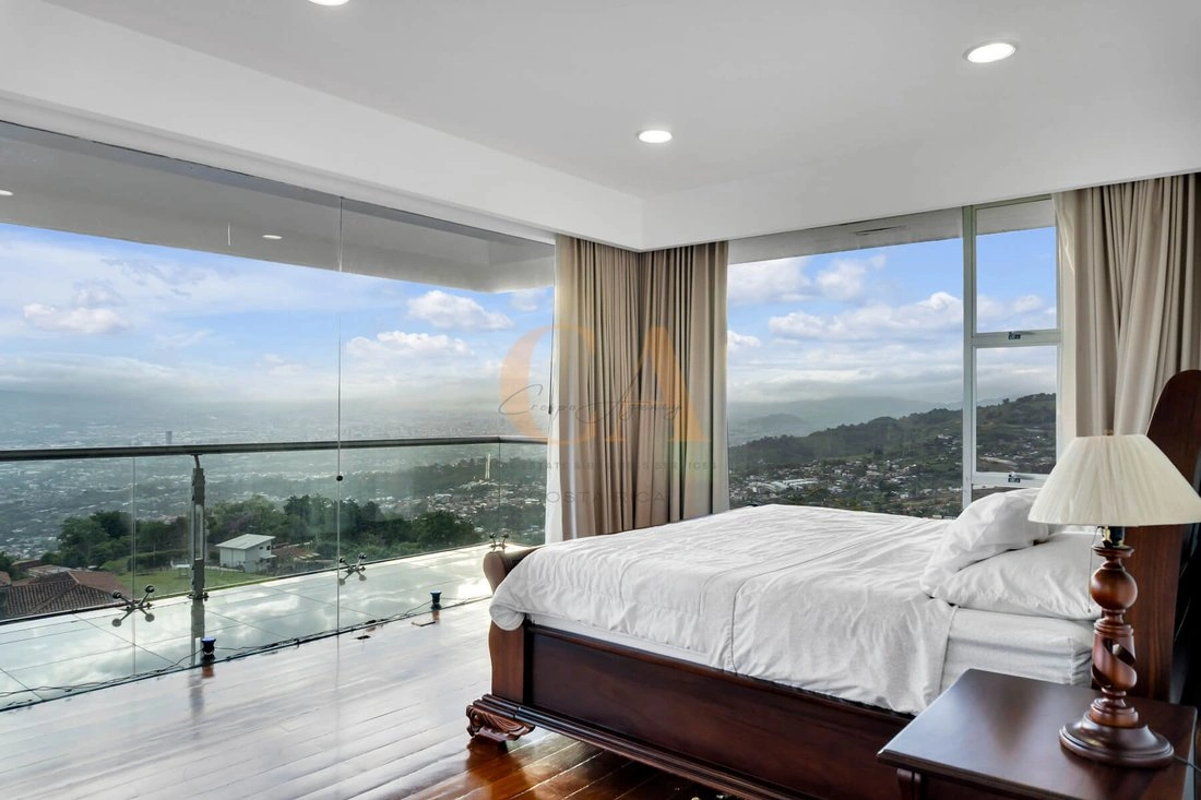 Дом 1100 m2 с садом в Эскасу, Коста-Рика