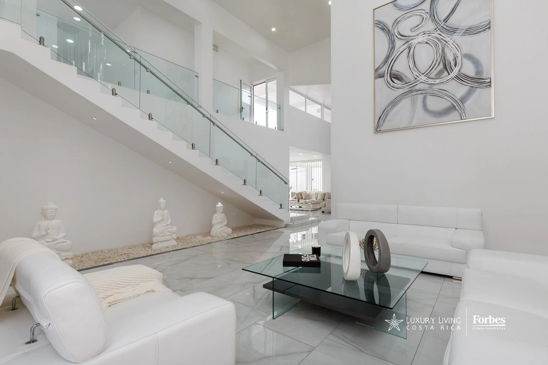 Дом 4+1 с открытым бассейном в Эскасу, Коста-Рика