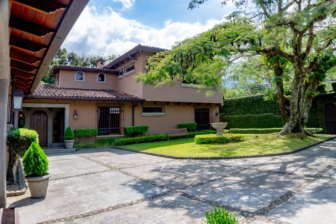 Дом 761 m2 с открытой кухней в Escazu, Коста-Рика