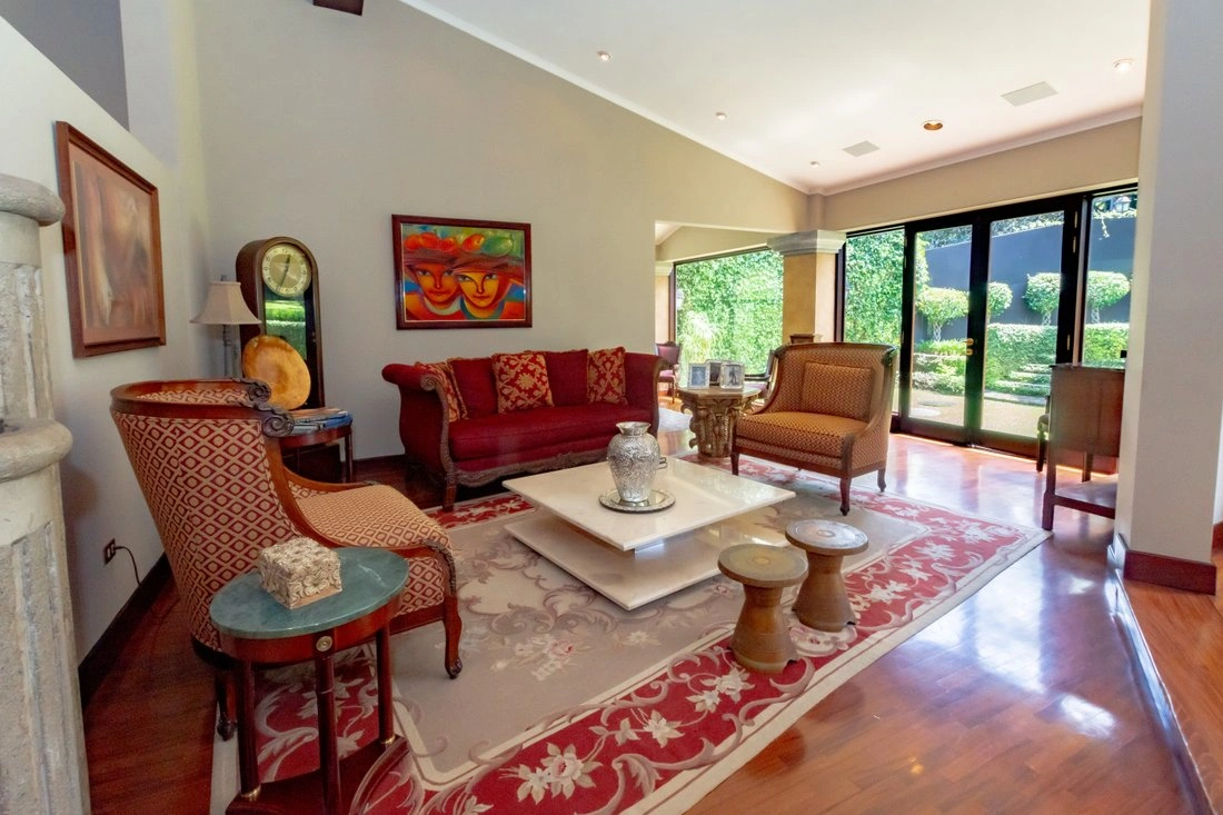 Дом 761 m2 с открытой кухней в Escazu, Коста-Рика