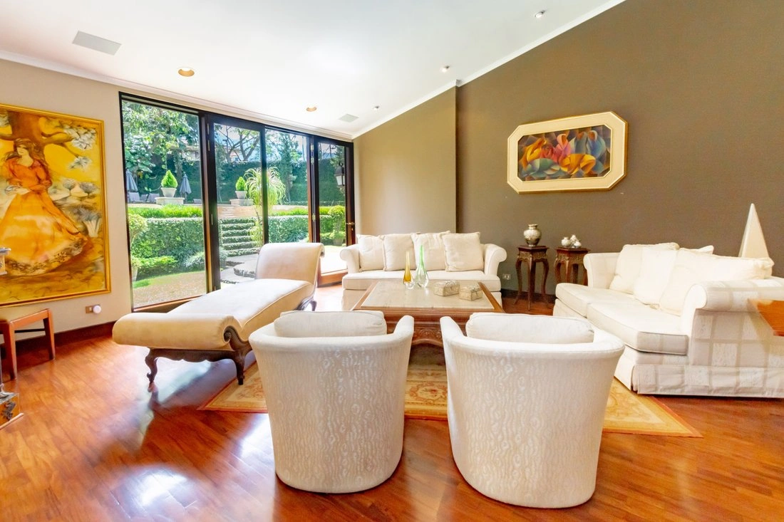 Дом 761 m2 с открытой кухней в Escazu, Коста-Рика