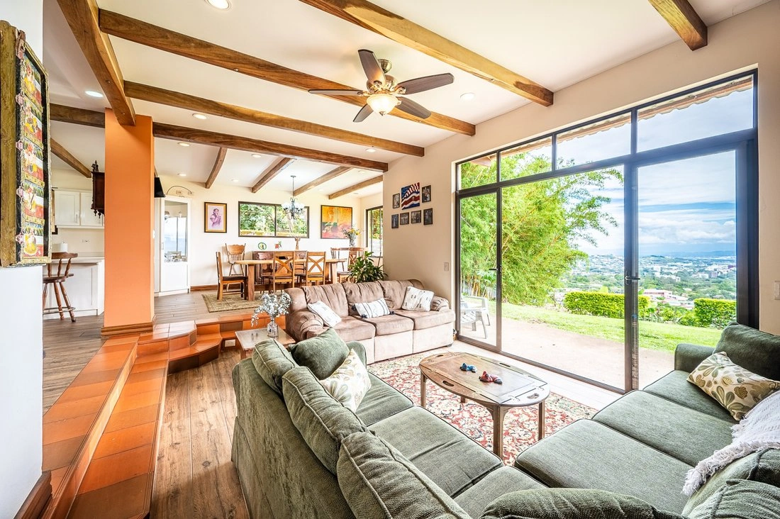 Дом 7+1 с террасой в Эскасу, Коста-Рика