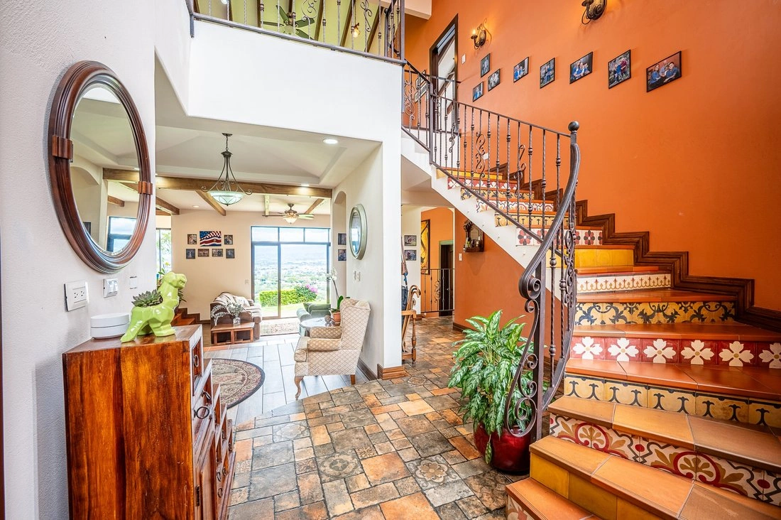 Дом 7+1 с террасой в Эскасу, Коста-Рика