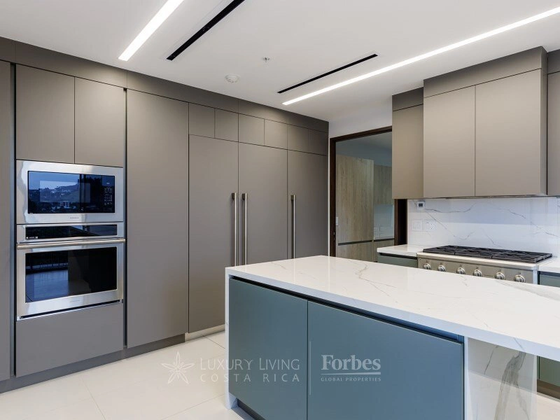 Квартира 460 m2 с крытым бассейном в Эскасу, Коста-Рика