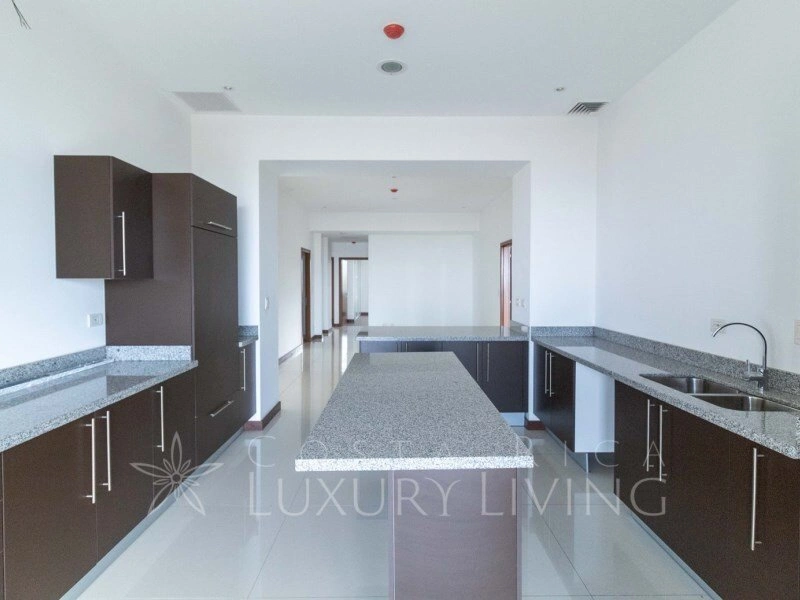 Пентхаус 3+1 с панорамным видом в Эскасу, Коста-Рика