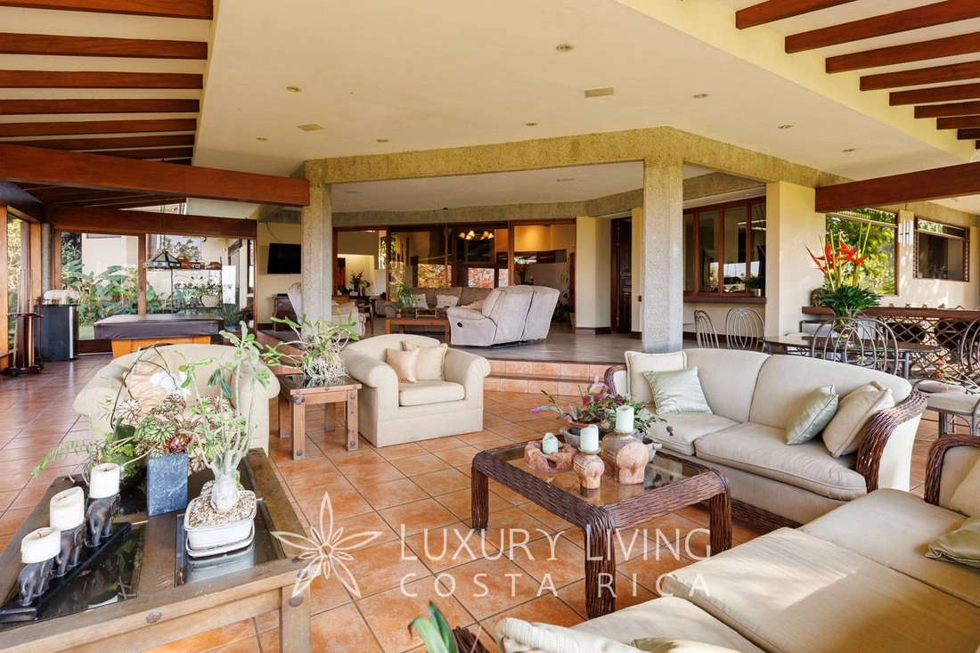 Дом 610 m2 с гаражом в Эскасу, Коста-Рика