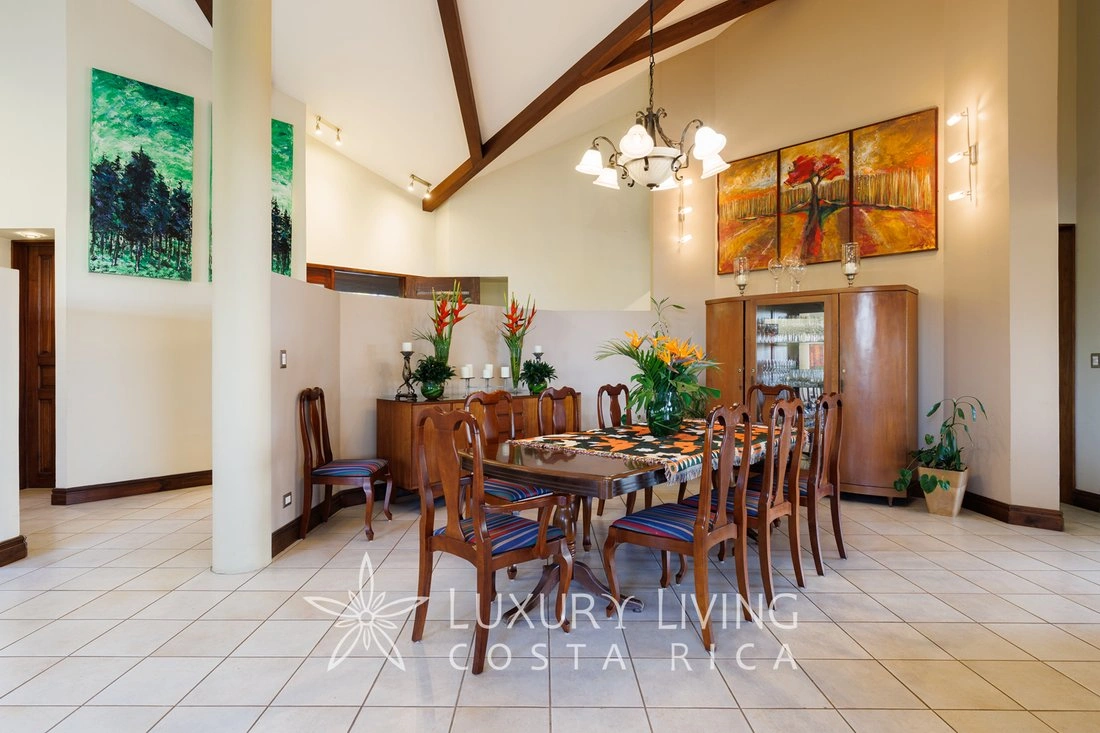 Дом 610 m2 с гаражом в Эскасу, Коста-Рика