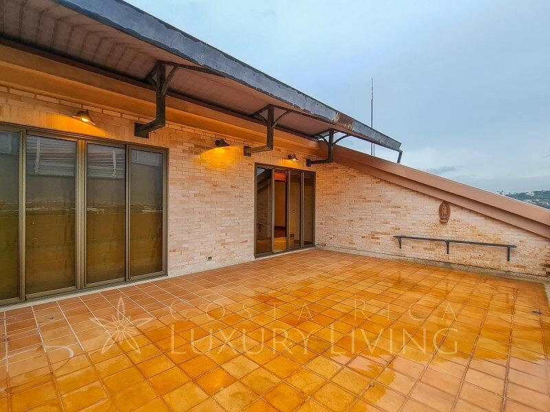 Пентхаус 4+1 с лифтом в Эскасу, Коста-Рика