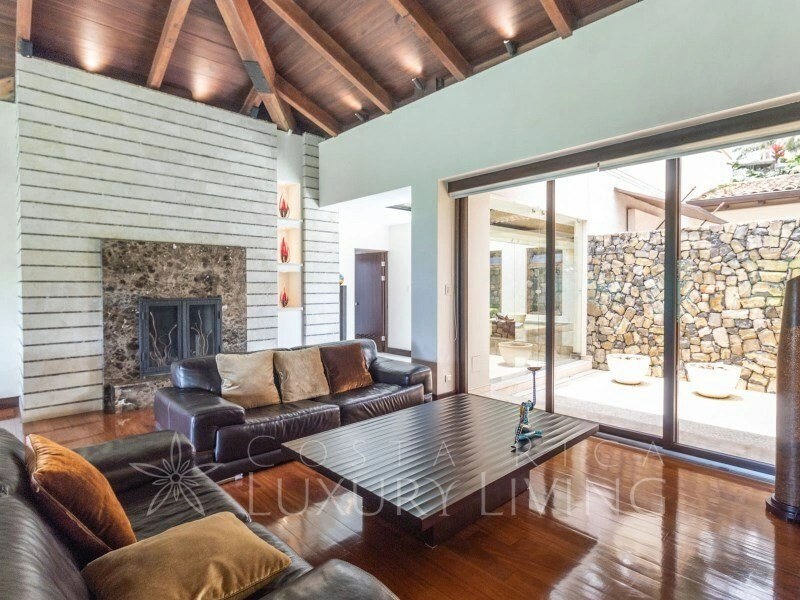 Дом 574 m2 с гаражом в Эскасу, Коста-Рика