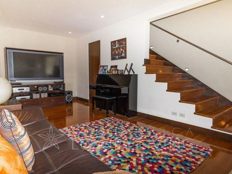 Дом 574 m2 с гаражом в Эскасу, Коста-Рика