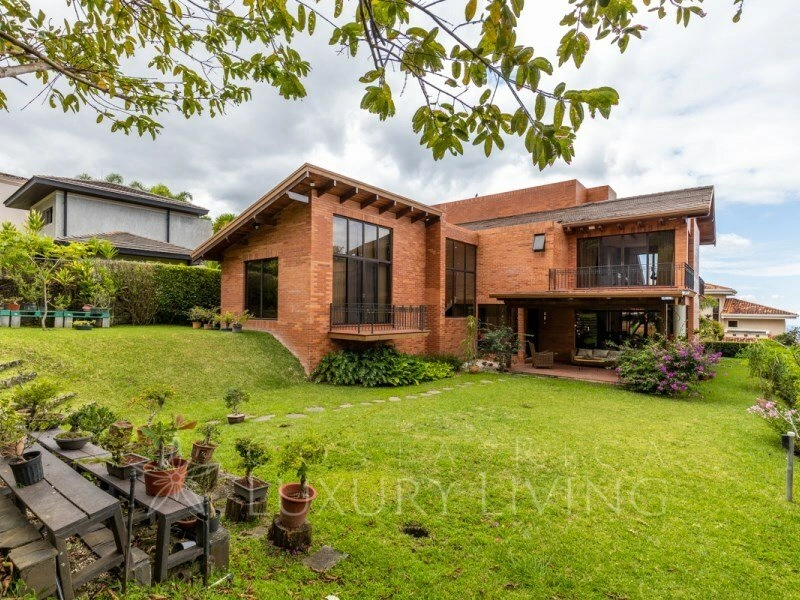 Дом 592 m2 с видом на горы в Эскасу, Коста-Рика