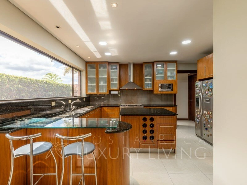 Дом 592 m2 с видом на горы в Эскасу, Коста-Рика