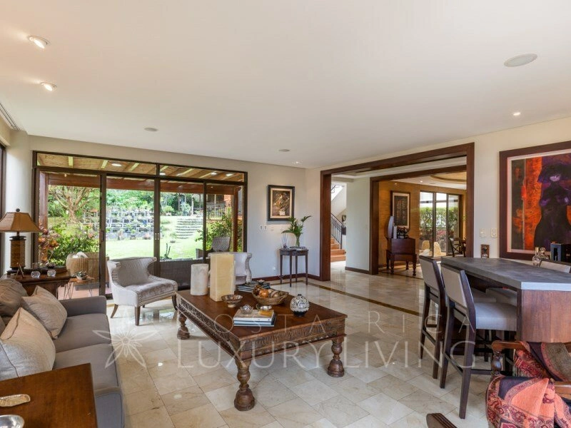 Дом 592 m2 с видом на горы в Эскасу, Коста-Рика