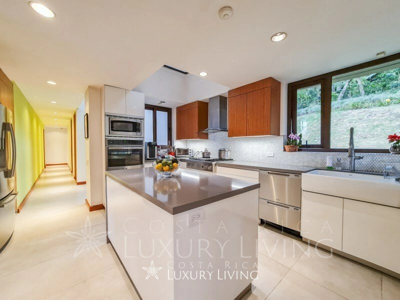 Вилла 4+1 с парковкой в Эскасу, Коста-Рика