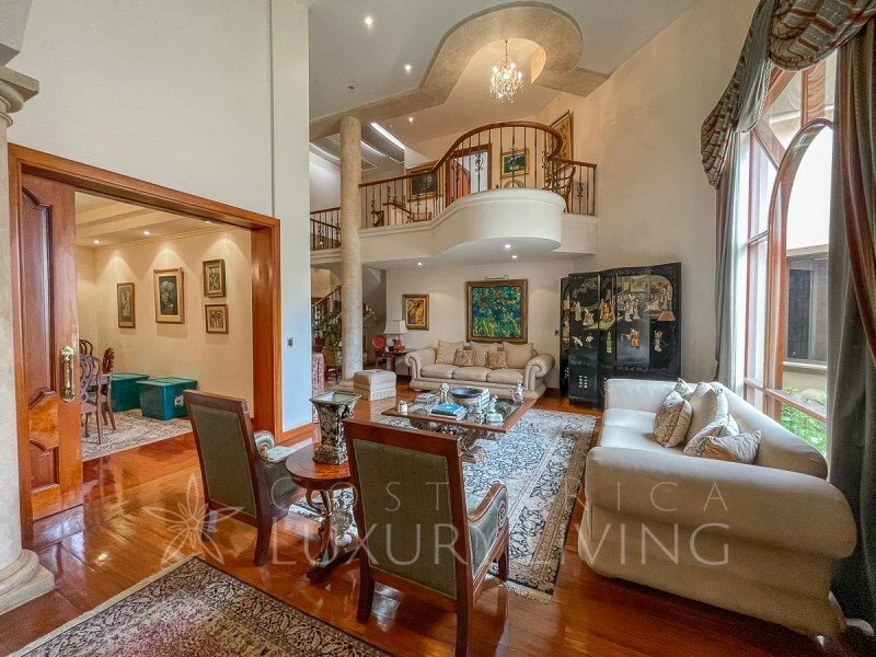 Дом 560 м² с высокими потолками в Эскасу, Коста-Рика