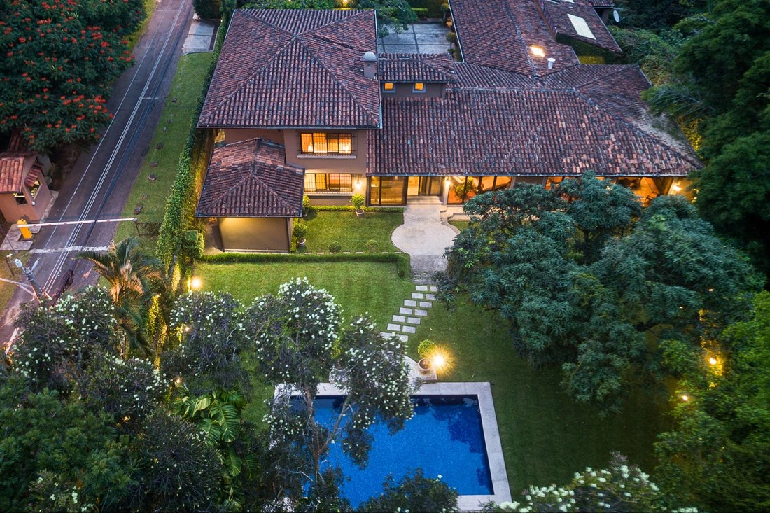 Дом 760 м² с гаражом в Эскасу, Коста-Рика