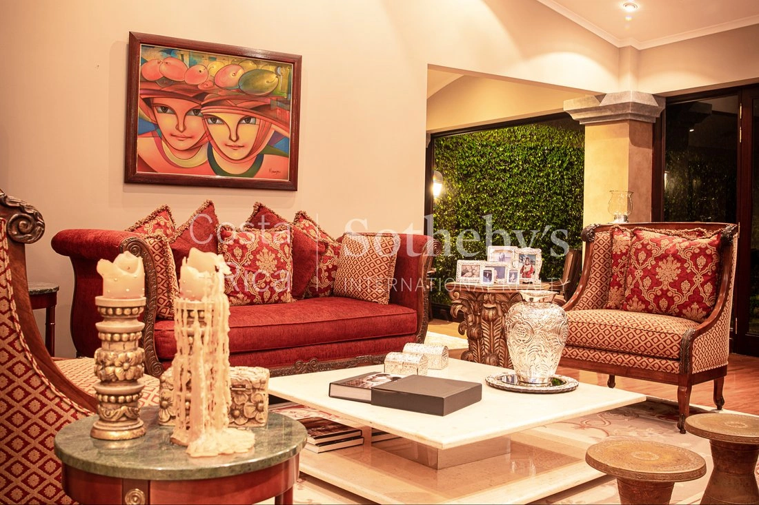 Дом 760 м² с гаражом в Эскасу, Коста-Рика