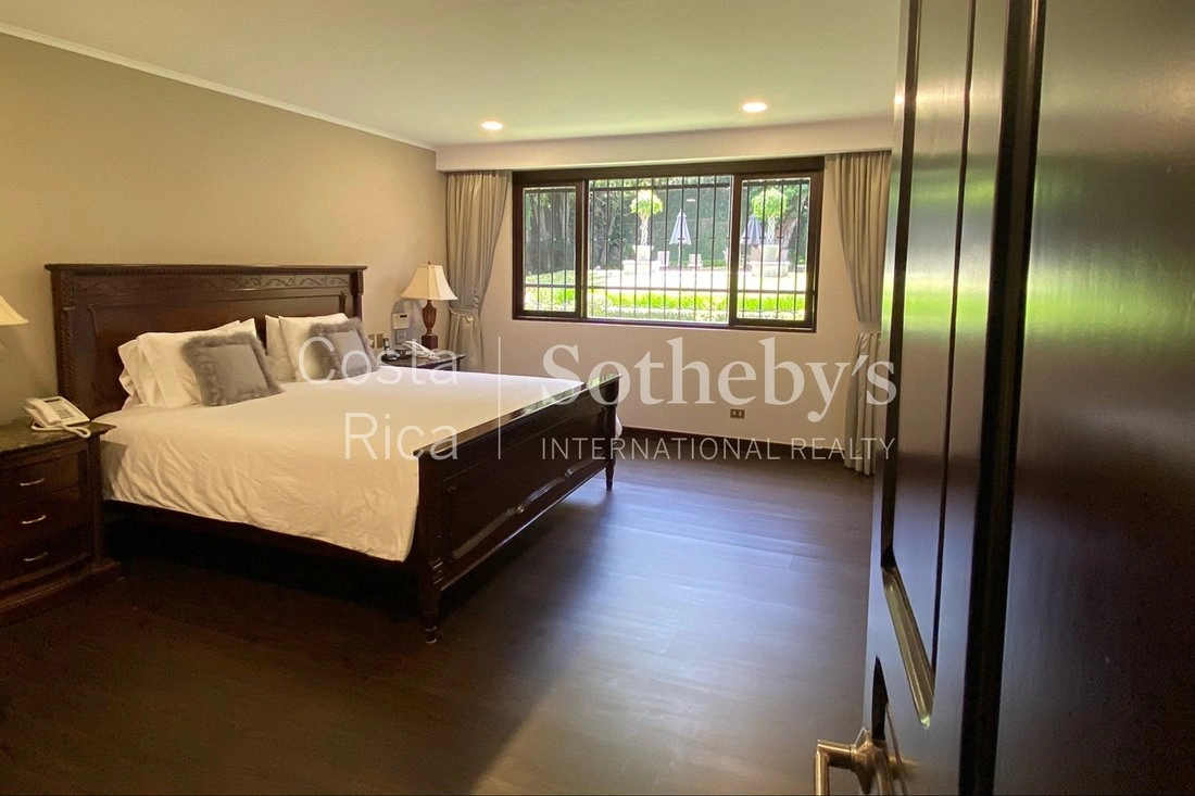 Дом 760 м² с гаражом в Эскасу, Коста-Рика