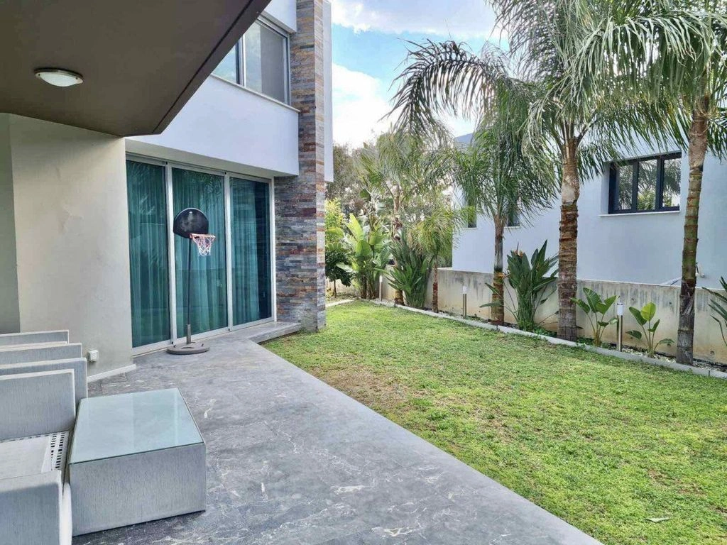 Роскошная вилла 249 м² с бассейном в Лакатамии, Кипр