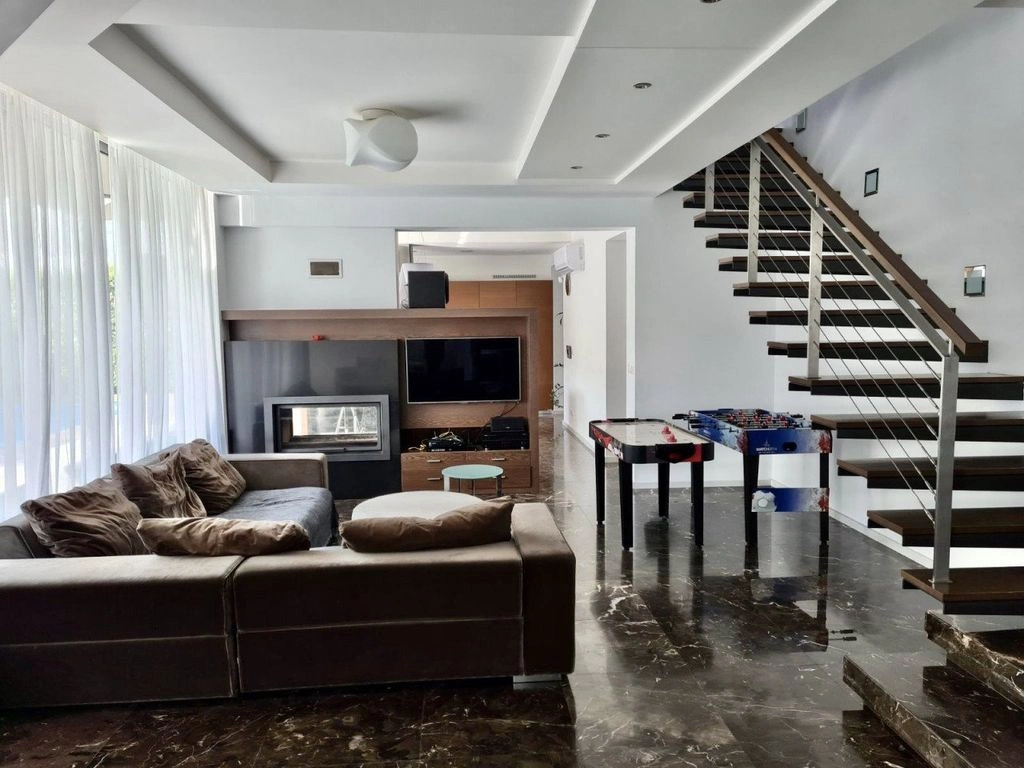 Роскошная вилла 249 м² с бассейном в Лакатамии, Кипр