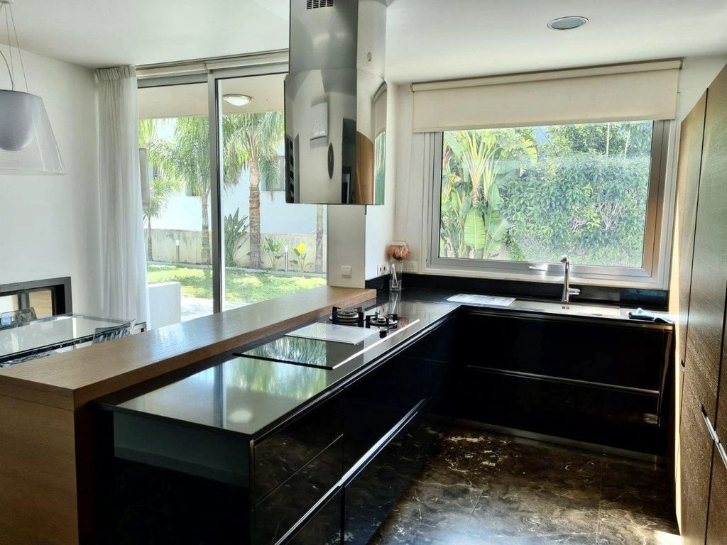 Роскошная вилла 249 м² с бассейном в Лакатамии, Кипр