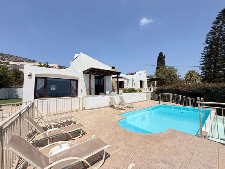 Дом 170 m2 с садом в Пейя, Кипр