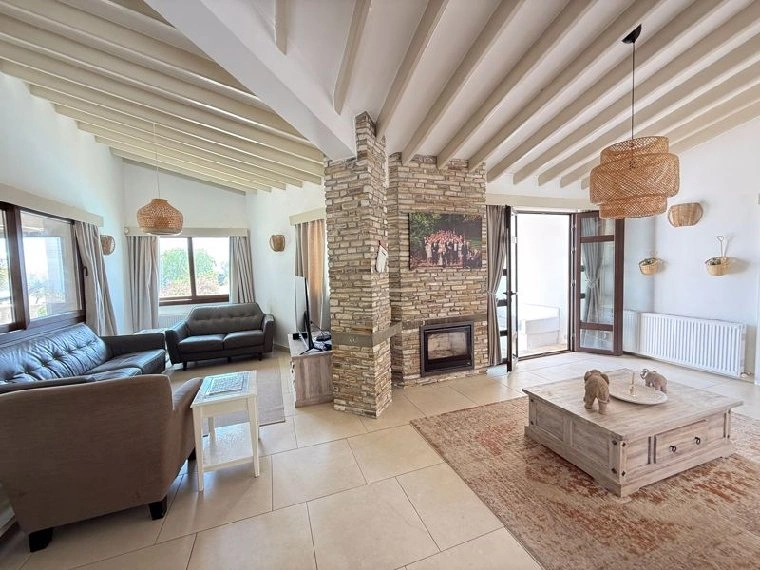 Дом 170 m2 с садом в Пейя, Кипр