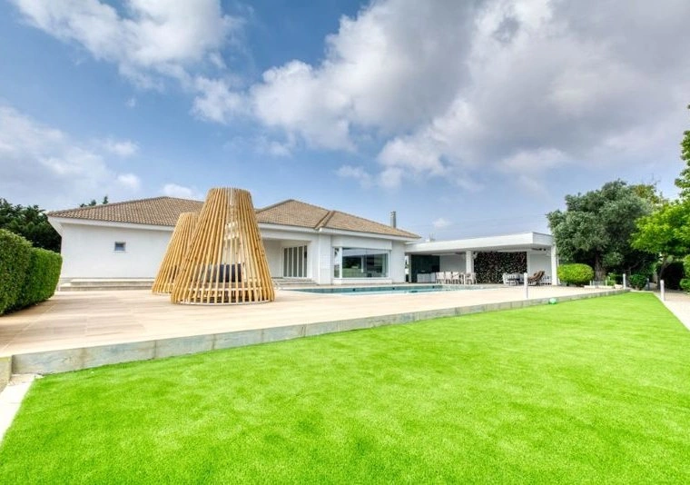 Дом 4+1 с гаражом в Паралимни, Кипр