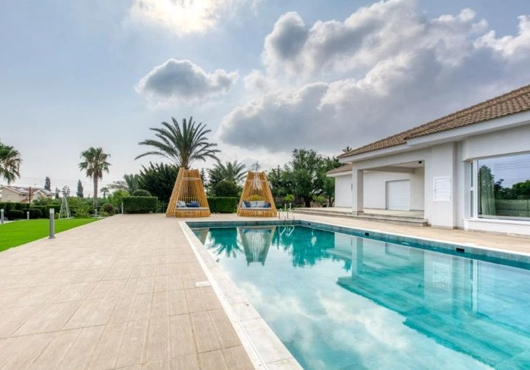 Дом 4+1 с гаражом в Паралимни, Кипр