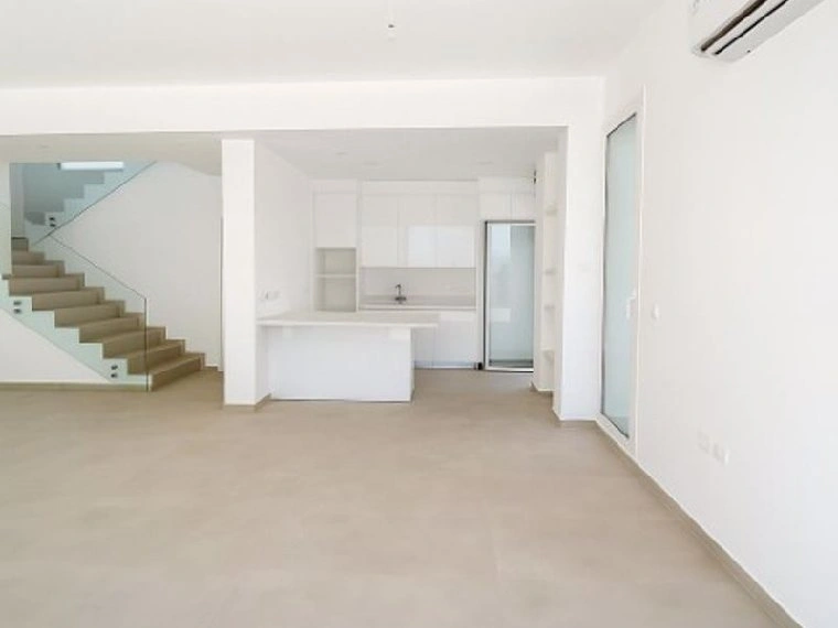 Вилла 143 m2 с садом в Паралимни, Кипр