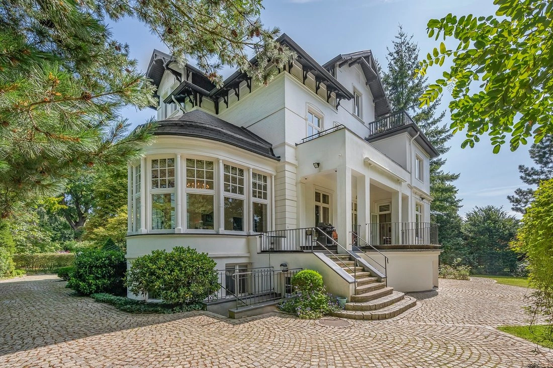 Роскошная вилла 23+1 в Гамбурге, Германия