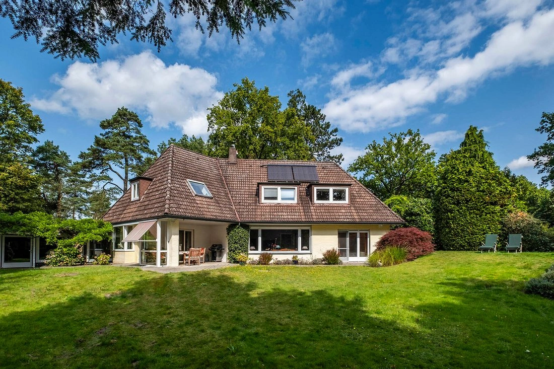 Вилла с крытым бассейном в Гамбурге, Германия