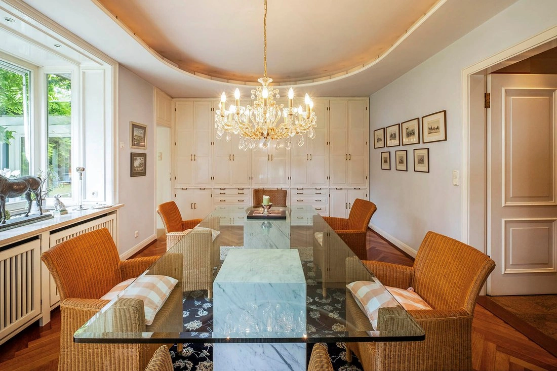 Вилла с крытым бассейном в Гамбурге, Германия