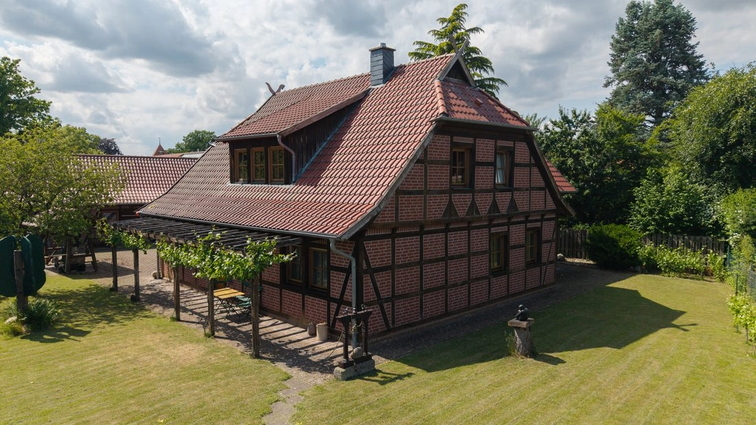 Дом на большом участке в Ганновере, Германия