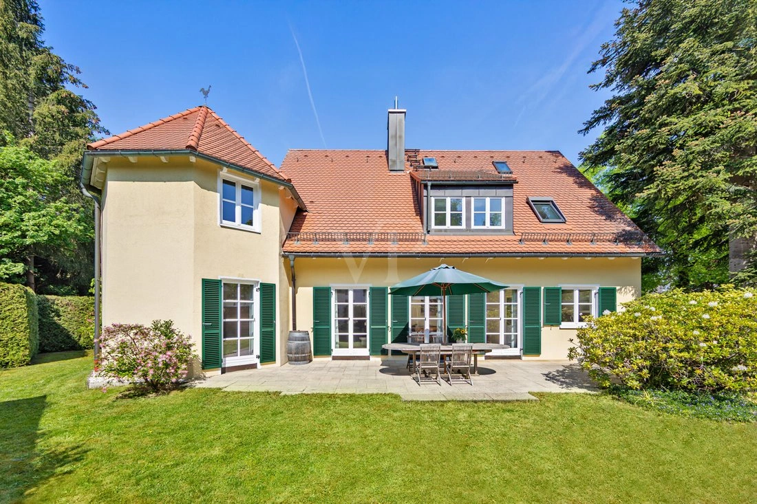 Дом с тренажёрным залом и садом в Мюнхене, Германия