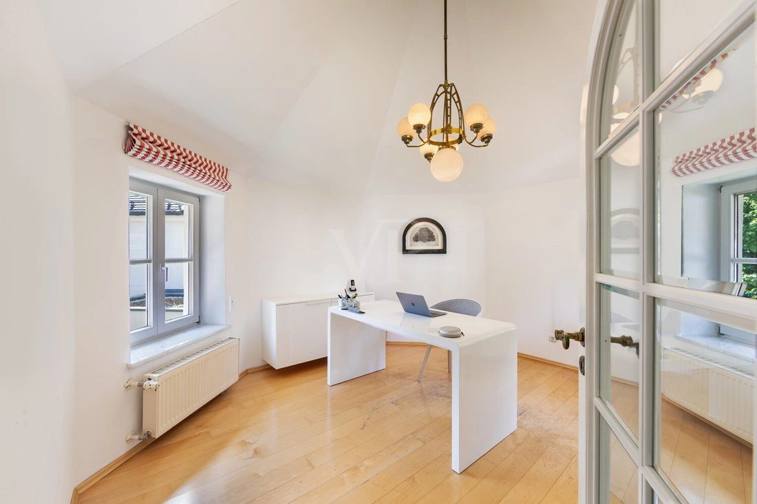 Дом с тренажёрным залом и садом в Мюнхене, Германия