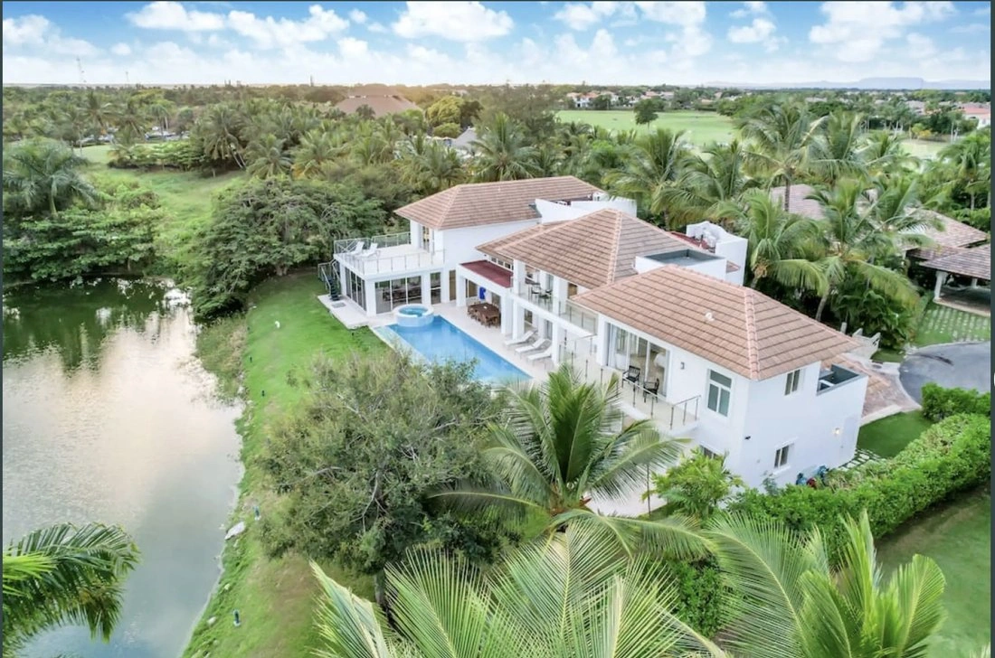 Вилла 8+1 с открытым бассейном в Пунта-Кане, Доминиканская Республика