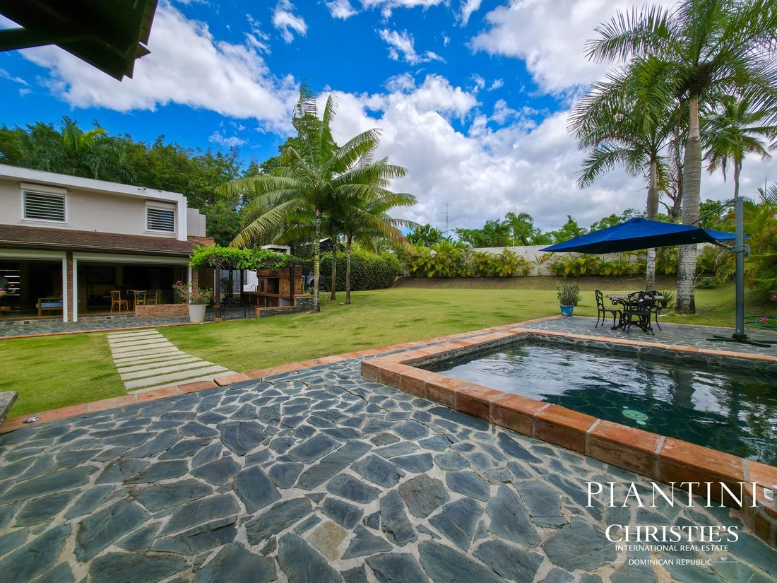 Дом 600 m2 с садом в Санто-Доминго, Доминиканская Республика