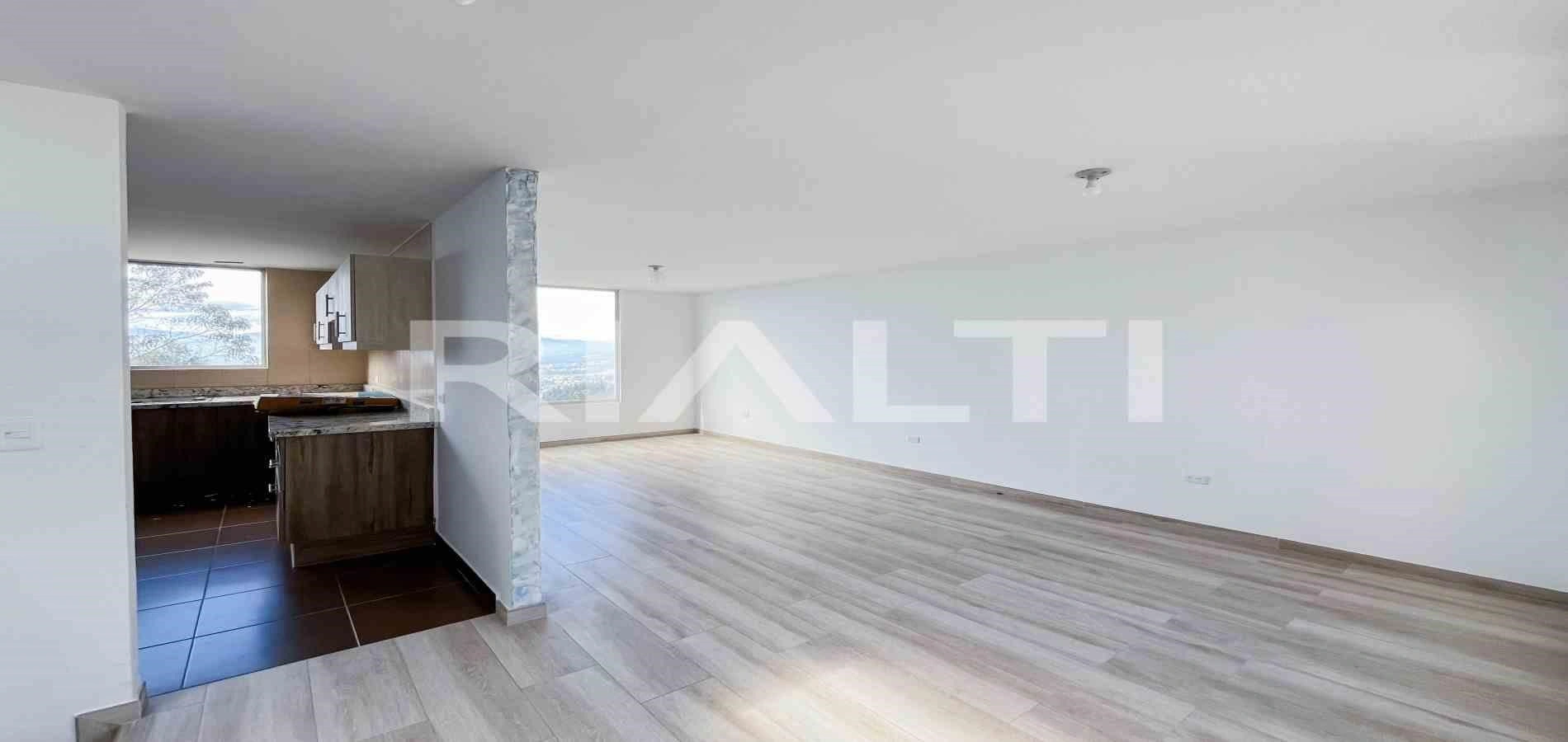 Дом 4+1 с парковкой в Кито, Эквадоре