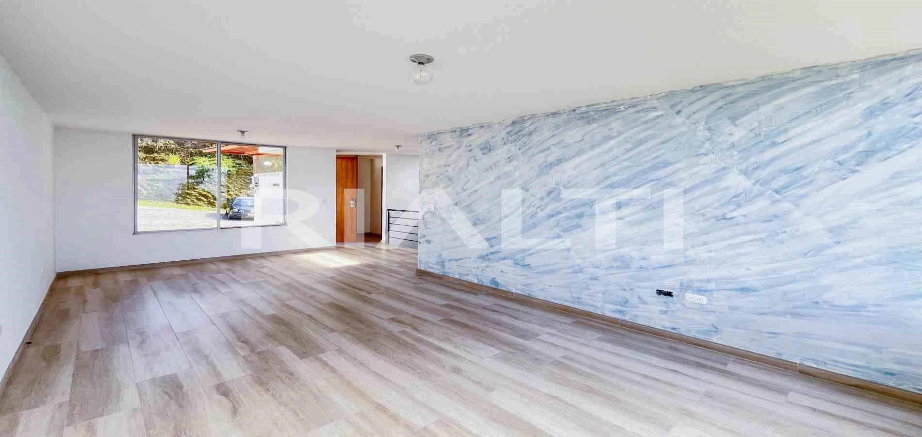 Дом 4+1 с парковкой в Кито, Эквадоре