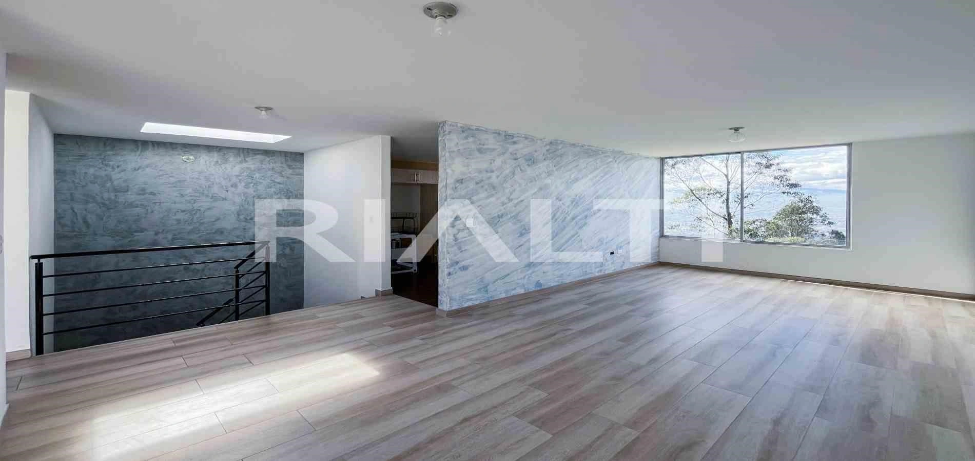 Дом 4+1 с парковкой в Кито, Эквадоре