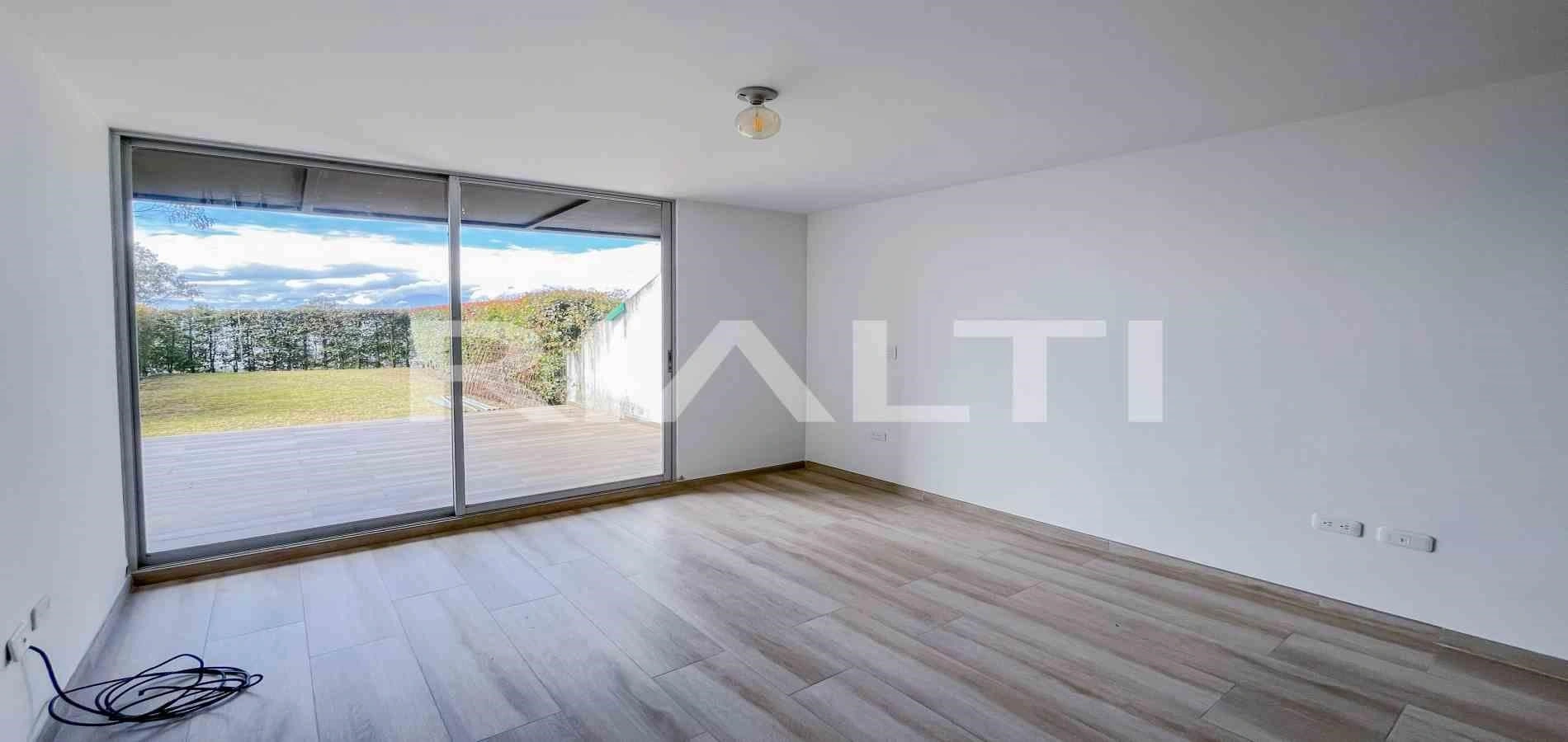 Дом 4+1 с парковкой в Кито, Эквадоре